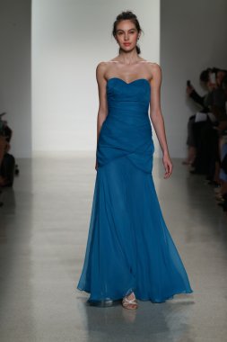 Kelly Faetanini Bridal pist Show