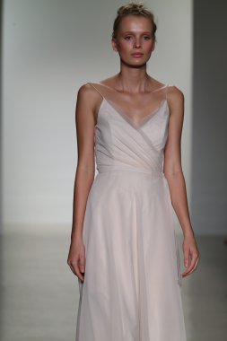 Kelly Faetanini Bridal pist Show