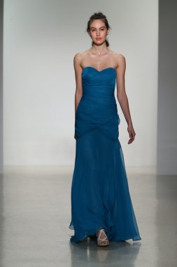 Kelly Faetanini Bridal pist Show