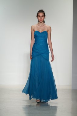 Kelly Faetanini Bridal pist Show