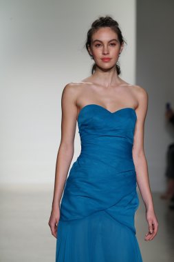 Kelly Faetanini Bridal pist Show