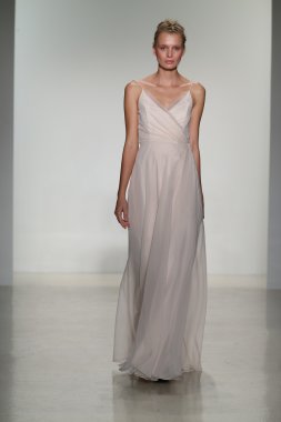 Kelly Faetanini Bridal pist Show