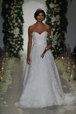 Anne mavna Gelin Koleksiyonu gösteri