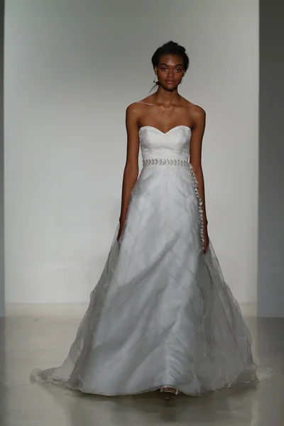 Kelly Faetanini Bridal Runway Show — Stock Photo, Image