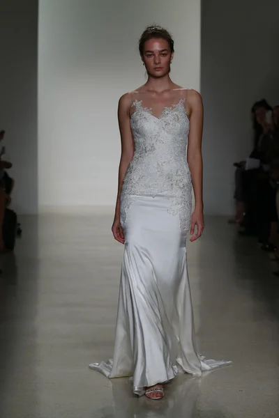 Kelly Faetanini Bridal Runway Show — Stock fotografie