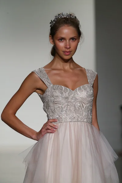 Kelly Faetanini Bridal Runway Show — Stock fotografie