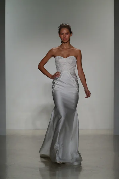 Kelly Faetanini Bridal Runway Show — Stock fotografie