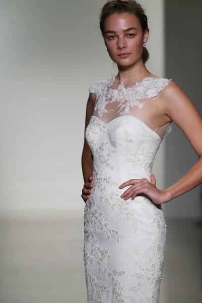 Kelly Faetanini Bridal pist Show — Stok fotoğraf