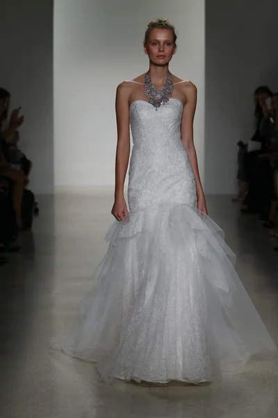 Kelly Faetanini Bridal Runway Show — Stock Photo, Image