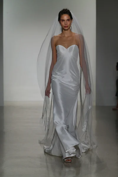 Kelly Faetanini Bridal Runway Show — Stock Photo, Image