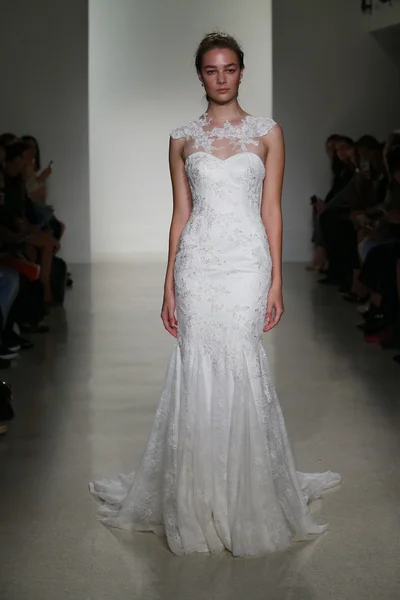 Kelly Faetanini Bridal Runway Show — Stock Photo, Image