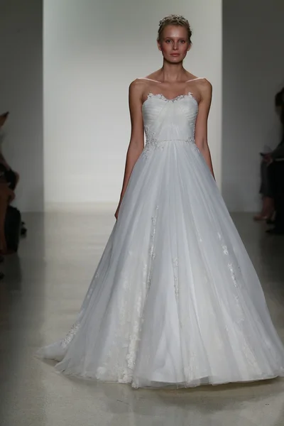 Kelly Faetanini Bridal Runway Show — Stock Photo, Image