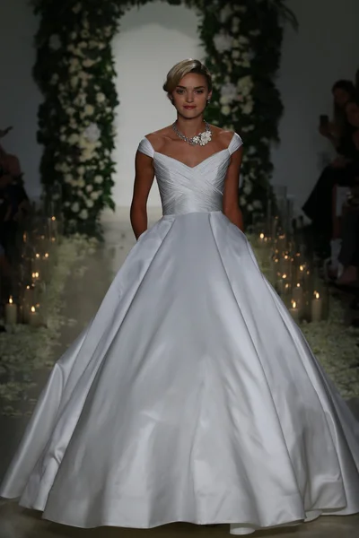 Anne pråm Bridal collection show — Stockfoto