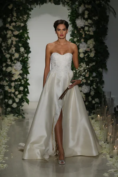 Anne Barge Bridal collection show — Stock Photo, Image