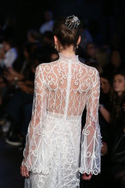 Alon Livne beyaz sonbahar/kış 2016 Couture gelinlik koleksiyonu