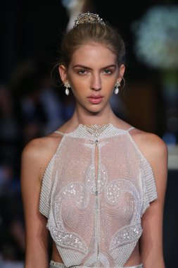 Alon Livne beyaz Couture gelinlik koleksiyonu