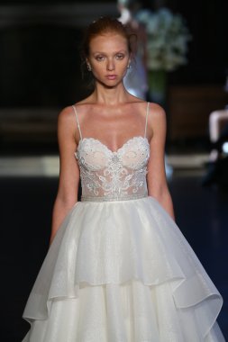 Alon Livne beyaz Couture gelinlik koleksiyonu