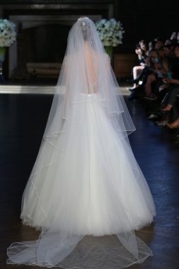 Alon Livne beyaz Couture gelinlik koleksiyonu