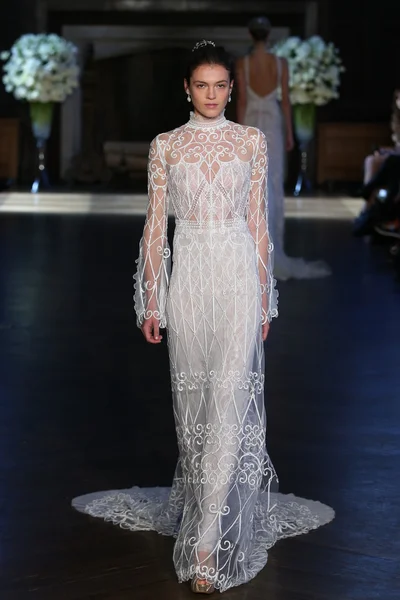 Alon Livne White Fall/Winter 2016 Couture Svatební kolekce — Stock fotografie