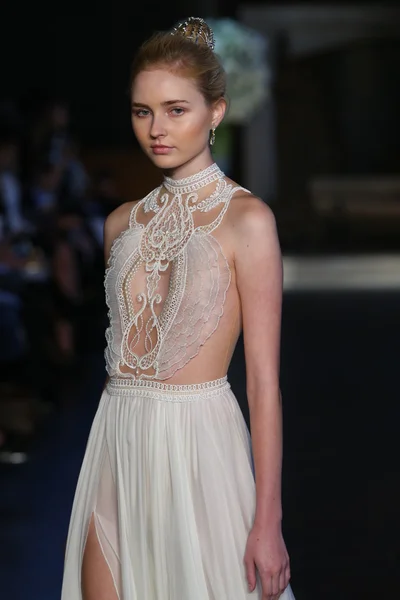 Alon Livne bílé Couture Svatební kolekce — Stock fotografie