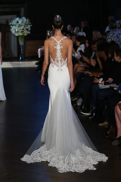 Alon Livne 白色时装新娘集合 — 图库照片
