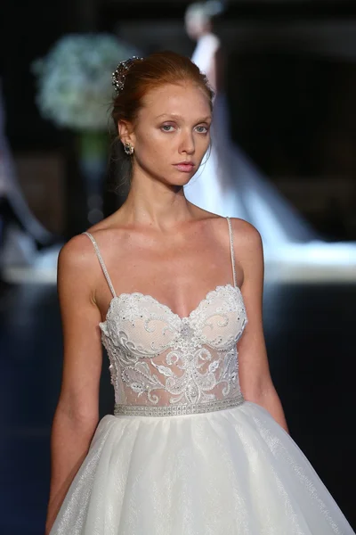 Alon Livne witte Couture Bridal Collection — Stockfoto
