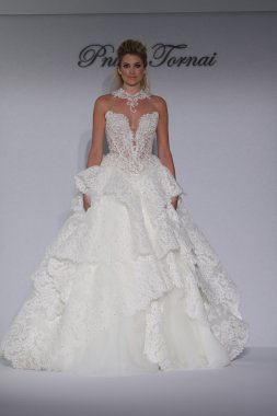 Prina Tornai sonbahar/kış 2016 Couture Gelin Koleksiyonu