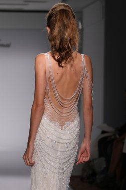 Prina Tornai sonbahar/kış 2016 Couture Gelin Koleksiyonu