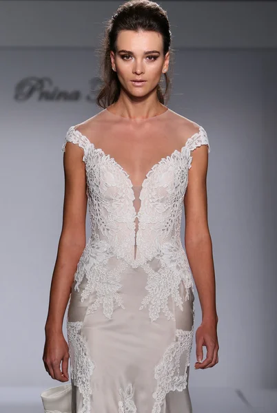 Prina Tornai Otoño / Invierno 2016 Colección nupcial Couture — Foto de Stock