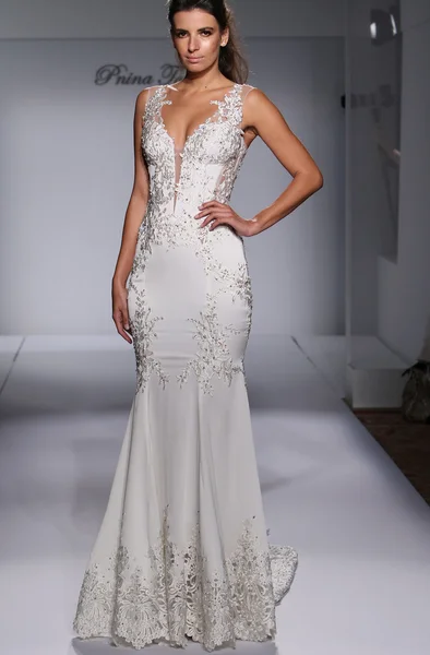 Prina Tornai Herfst/Winter 2016 Couture Bridal Collection — Stockfoto
