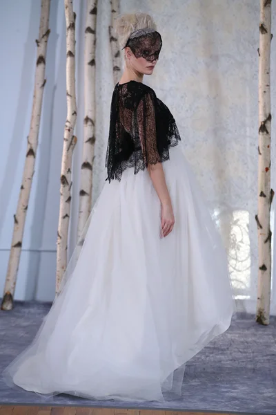 Elizabeth Fillmore Couture menyasszonyi gyűjtemény — Stock Fotó