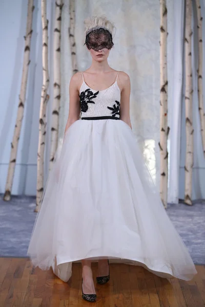 Elizabeth Fillmore Couture menyasszonyi gyűjtemény — Stock Fotó