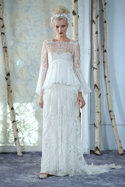 Elizabeth Fillmore Couture menyasszonyi gyűjtemény — Stock Fotó