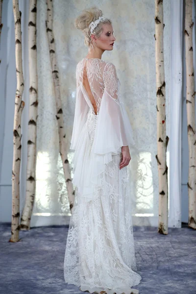 Elizabeth Fillmore Couture menyasszonyi gyűjtemény — Stock Fotó