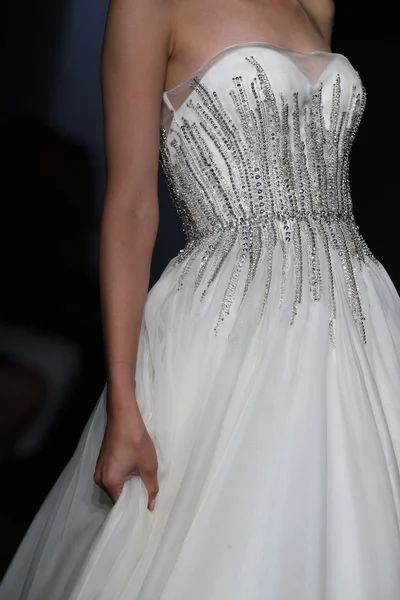 Mark Zunino Couture gelinlik koleksiyonu — Stok fotoğraf