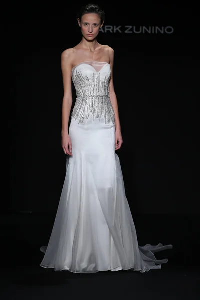 Mark Zunino Couture menyasszonyi gyűjtemény — Stock Fotó