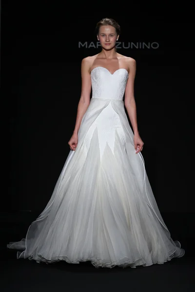 Mark Zunino Couture Bridal Collection — Stock Photo, Image