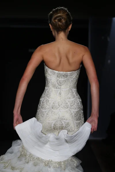 Mark Zunino Couture brud-kollektion — Stockfoto