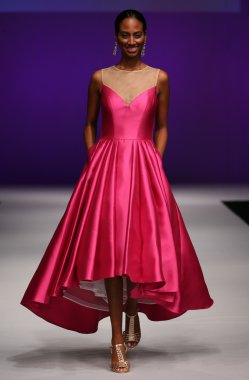 Mon Cheri Bridal pist Show