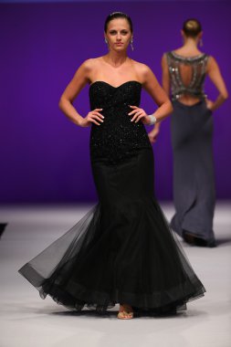 Mon Cheri Bridal pist Show