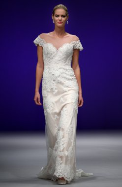Mon Cheri Bridal pist Show