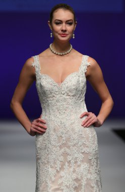 Mon Cheri Bridal pist Show