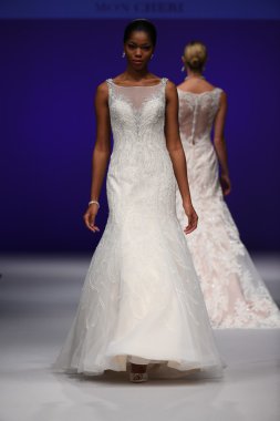 Mon Cheri Bridal pist Show