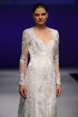 Mon Cheri Bridal pist Show