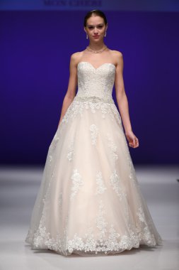 Mon Cheri Bridal pist Show