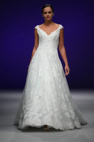 Mon Cheri Mariage Runway Show — Photo