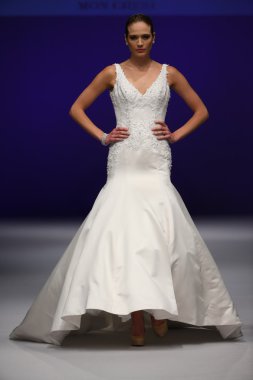 Mon Cheri Bridal pist Show