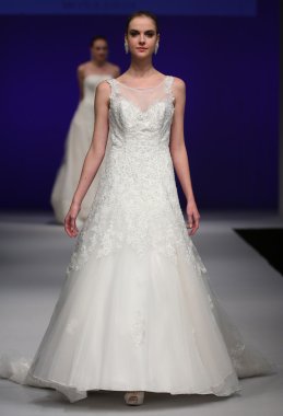 Mon Cheri Bridal pist Show