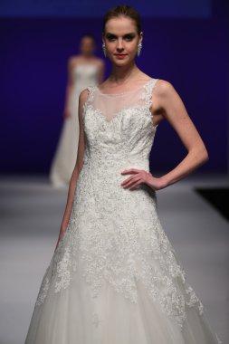 Mon Cheri Bridal pist Show