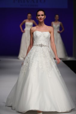 Mon Cheri Bridal pist Show